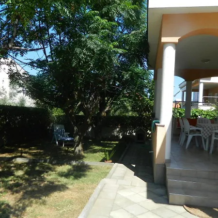 Сasa de vacaciones House With A Parking Space - 13883 Zadar