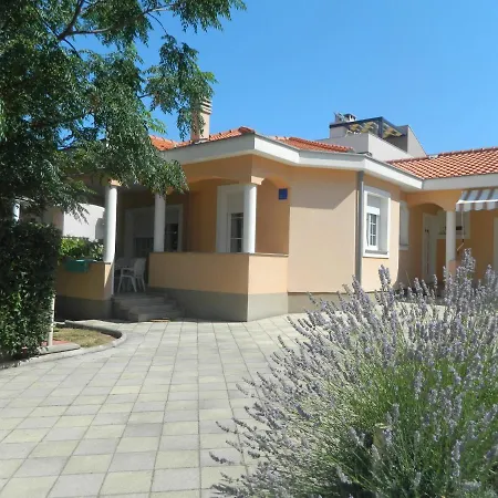 House With A Parking Space - 13883 Casa de Férias