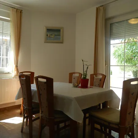 Сasa de vacaciones House With A Parking Space - 13883