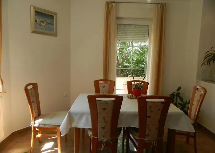 House With A Parking Space - 13883 Дом отдыха